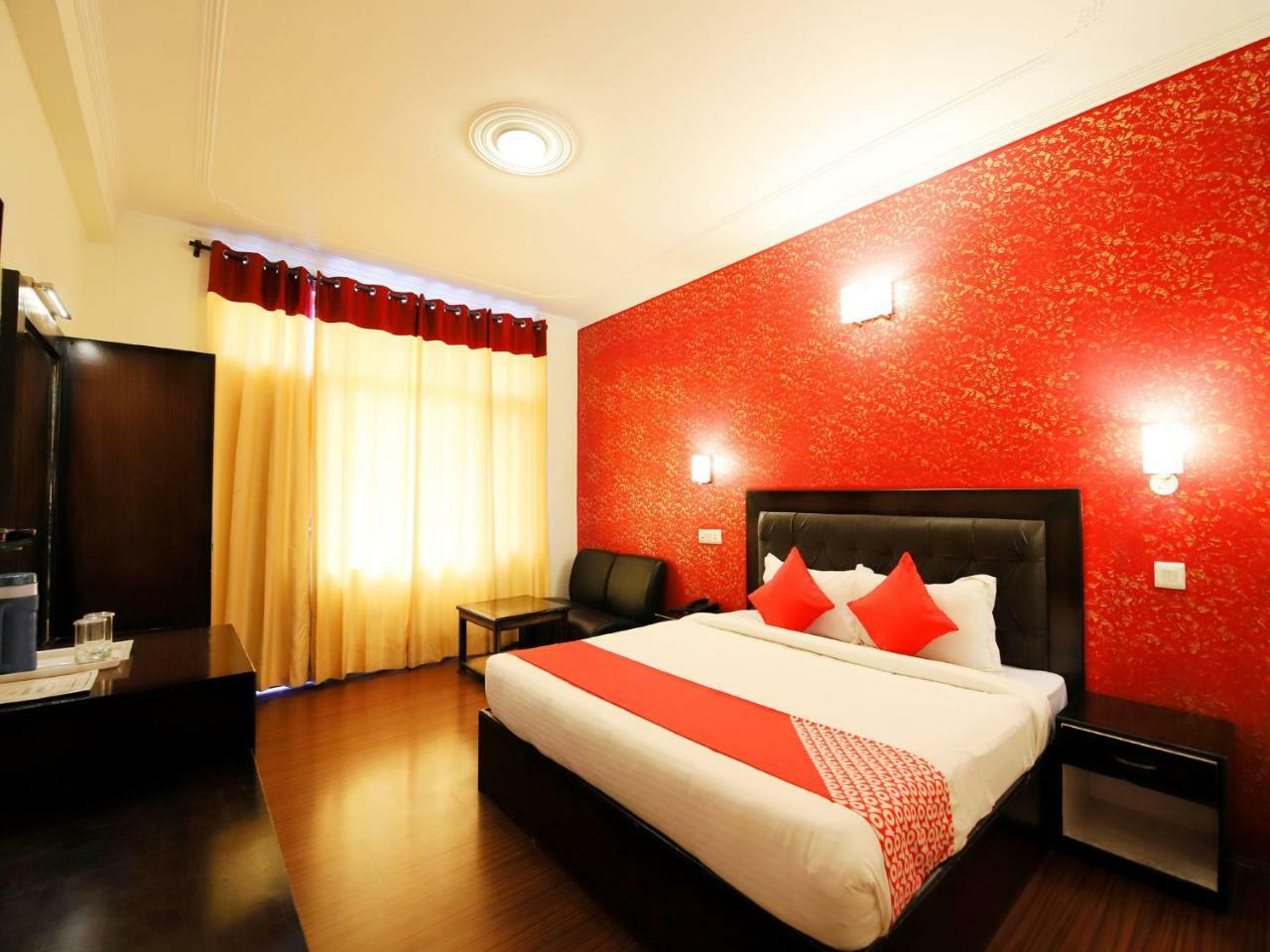 Готель Oyo 3146 Six Season Regency Jagatsukh Екстер'єр фото