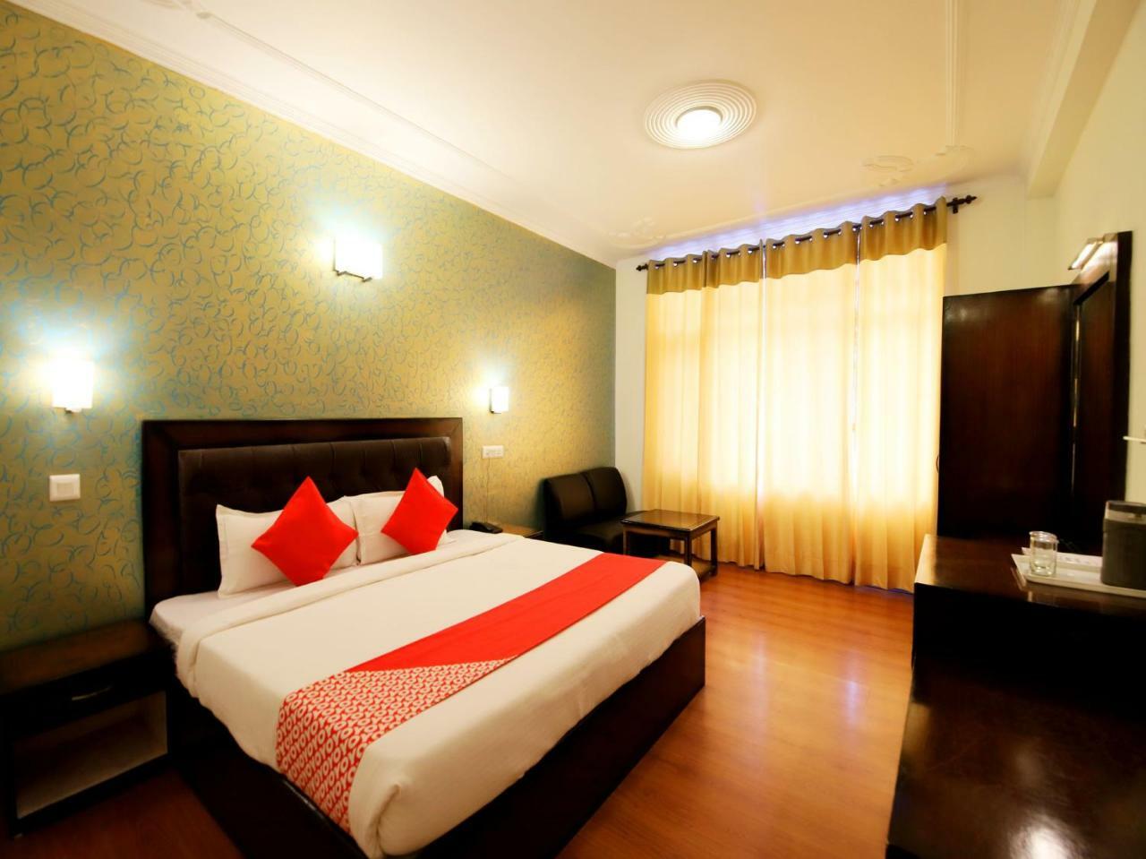 Готель Oyo 3146 Six Season Regency Jagatsukh Екстер'єр фото