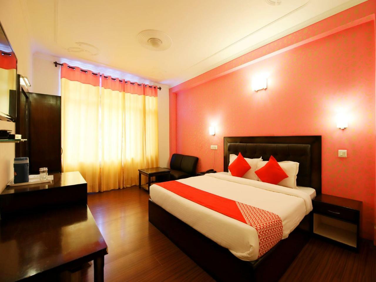 Готель Oyo 3146 Six Season Regency Jagatsukh Екстер'єр фото
