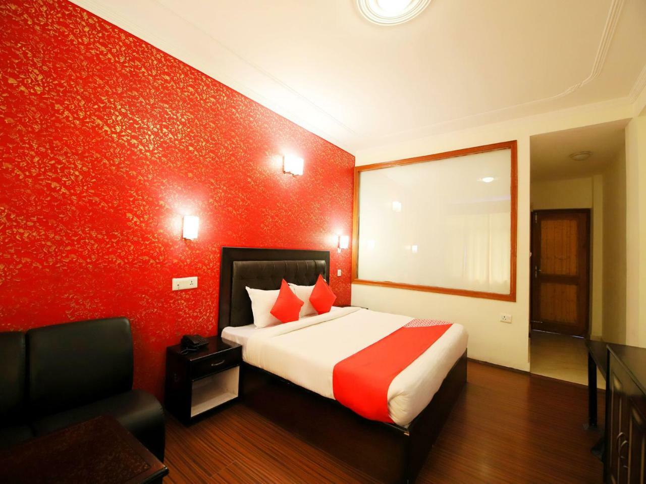 Готель Oyo 3146 Six Season Regency Jagatsukh Екстер'єр фото
