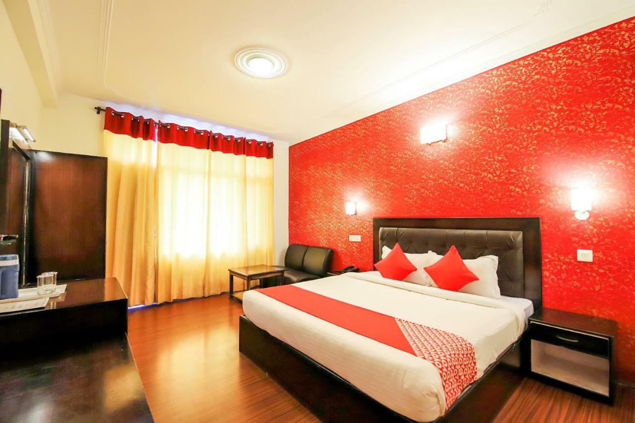 Готель Oyo 3146 Six Season Regency Jagatsukh Екстер'єр фото